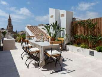 Piso dúplex reformado en excelentes calidades en el casco antiguo