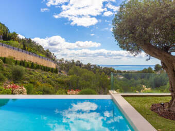 Lujosa villa con vistas al mar y elegantes interiores
