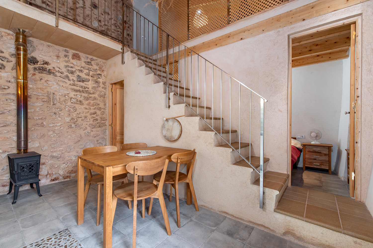 Comedor con chimenea