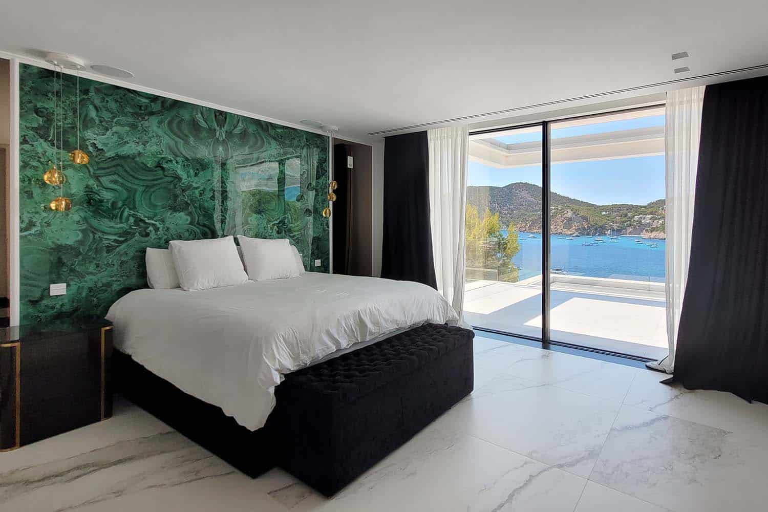 M26920-rent-villa-camp-de-mar-q