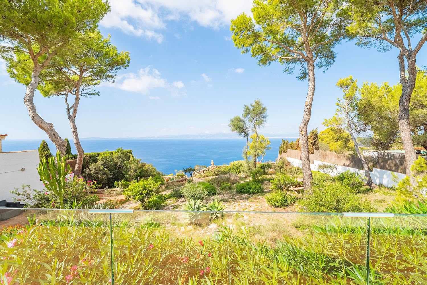 25554-first-line-villa-Badia-Blava-09a