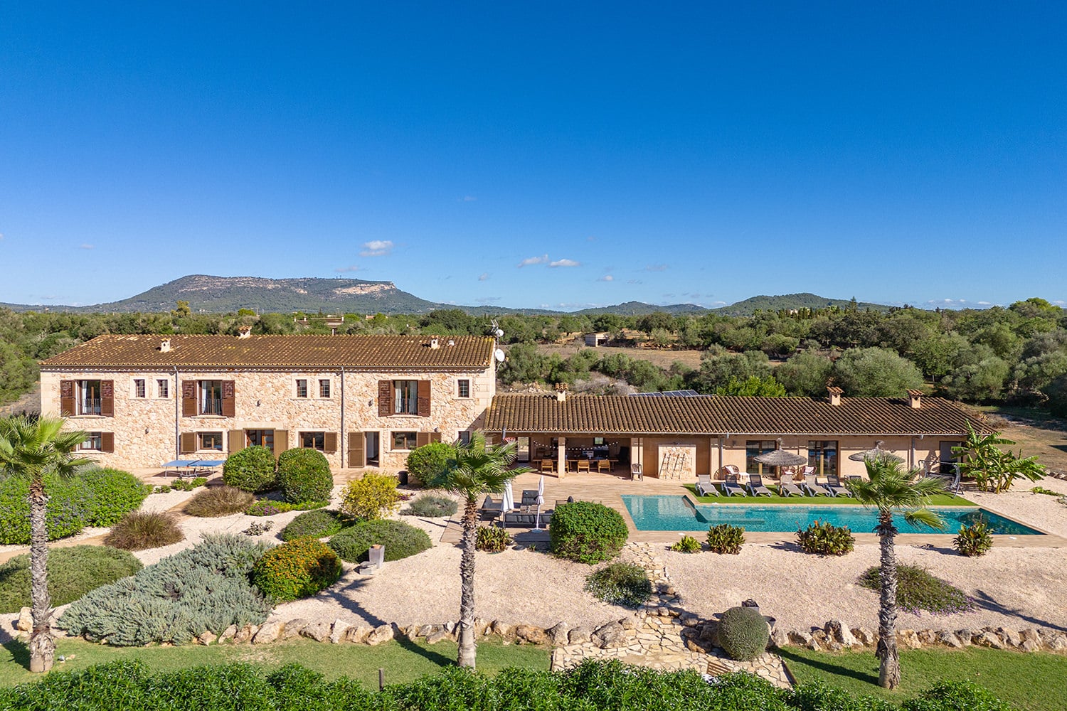 Auténtica finca de piedra natural con comodidades modernas, licencia de alquiler vacacional y mucha privacidad