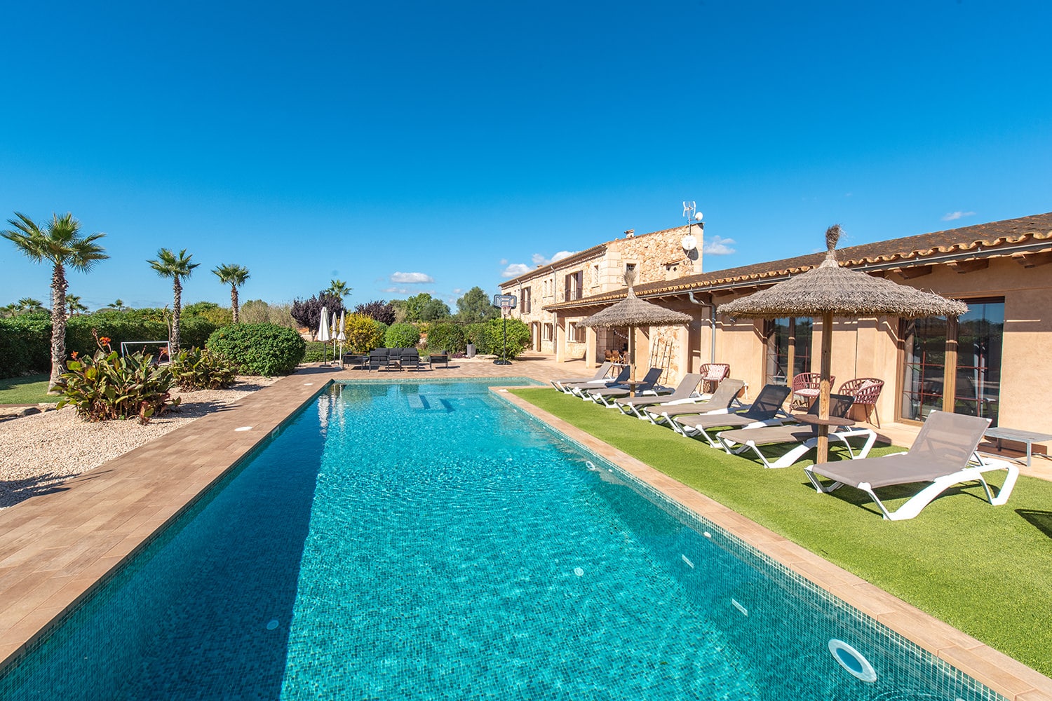 Zona exterior bien cuidada