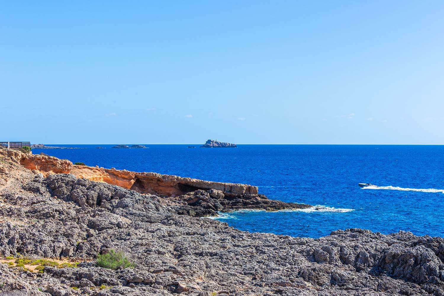 M27079-flat-sea-access-j