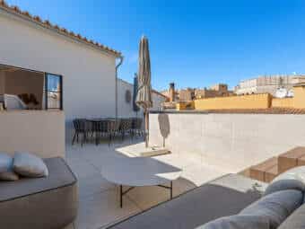 Lujosa casa urbana en solicitada zona residencial
