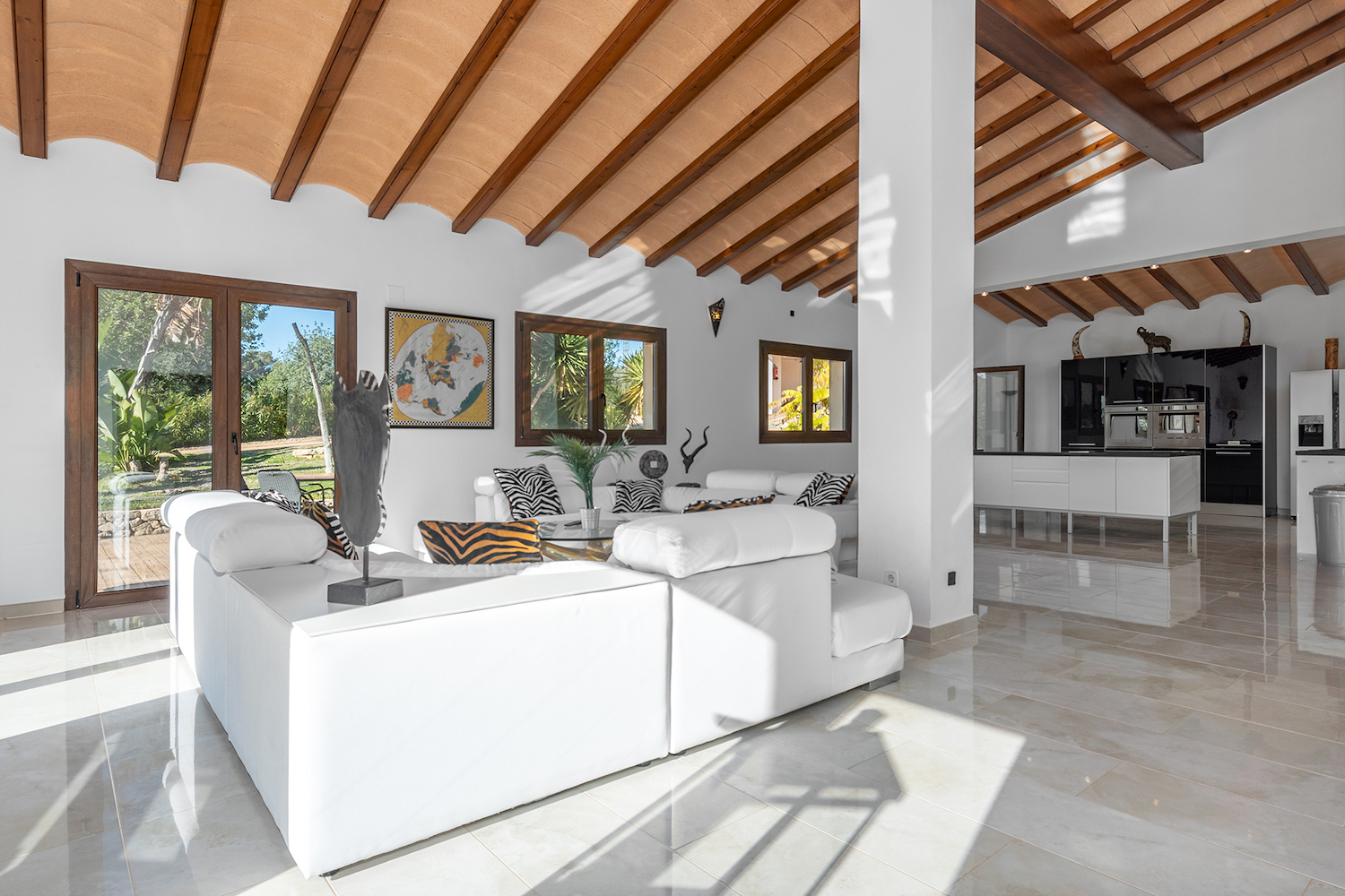 Sala de estar con chimenea