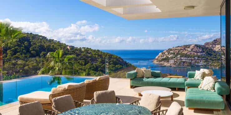 Villa de primera clase con fantásticas vistas al mar