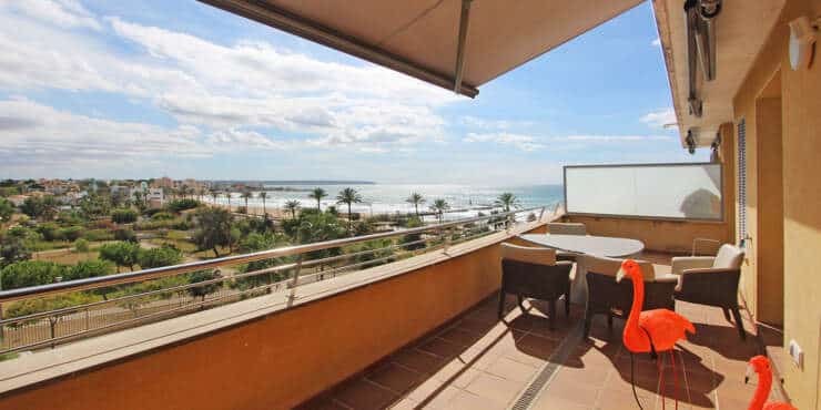 Ático de 2 dormitorios con vistas al mar y panorámicas en alquiler