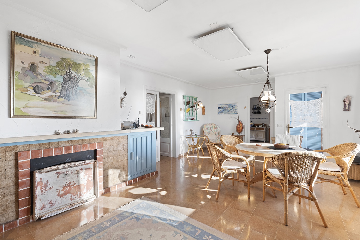 Salón-comedor con chimenea