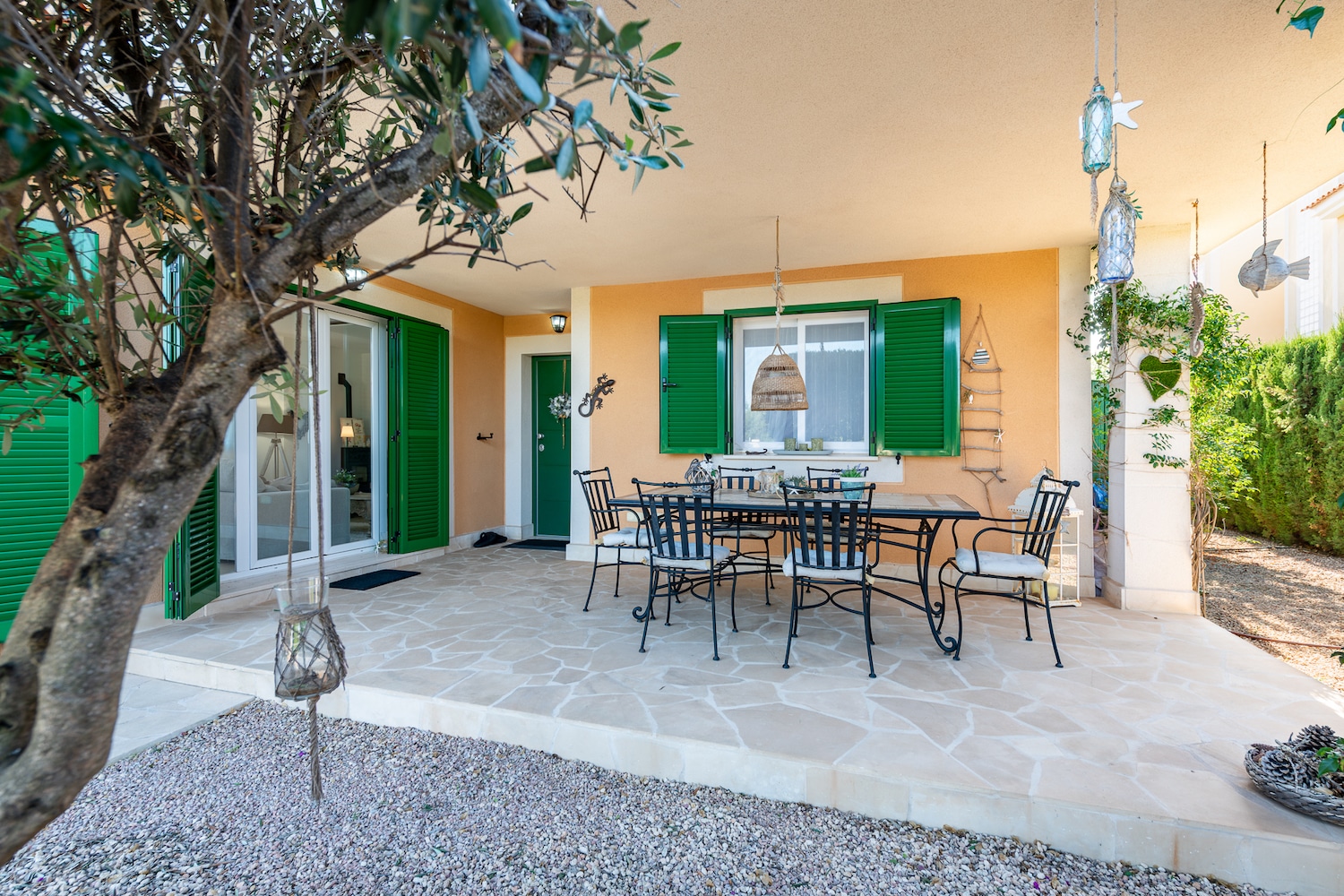 chalet-mallorca-traditionell-gemeinschaftspool