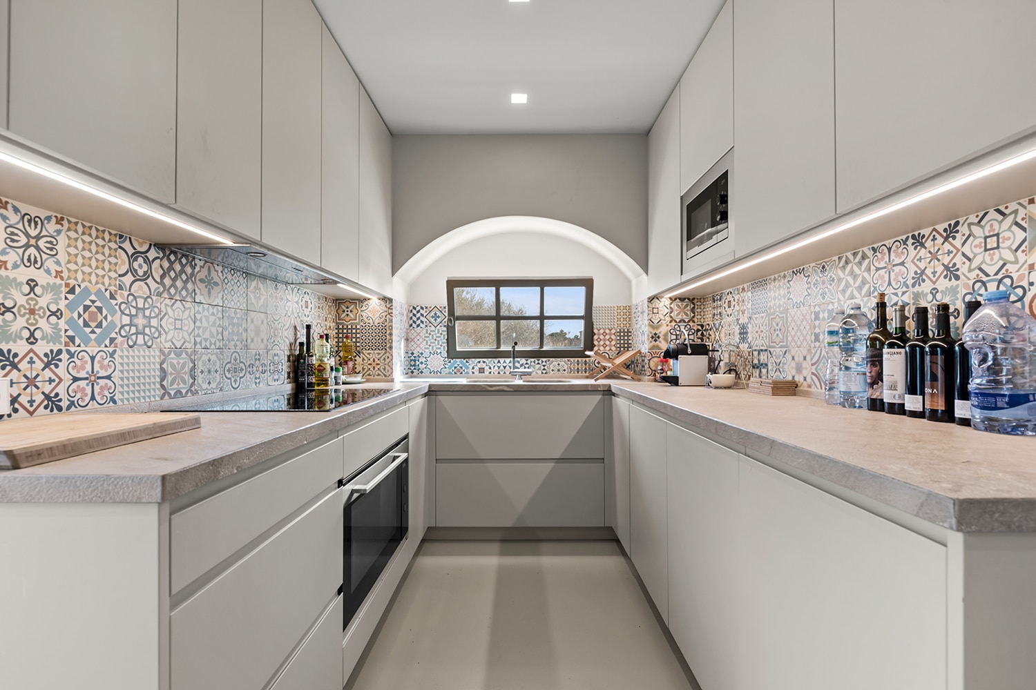 Cocina totalmente equipadaKomplett ausgestattete Küche