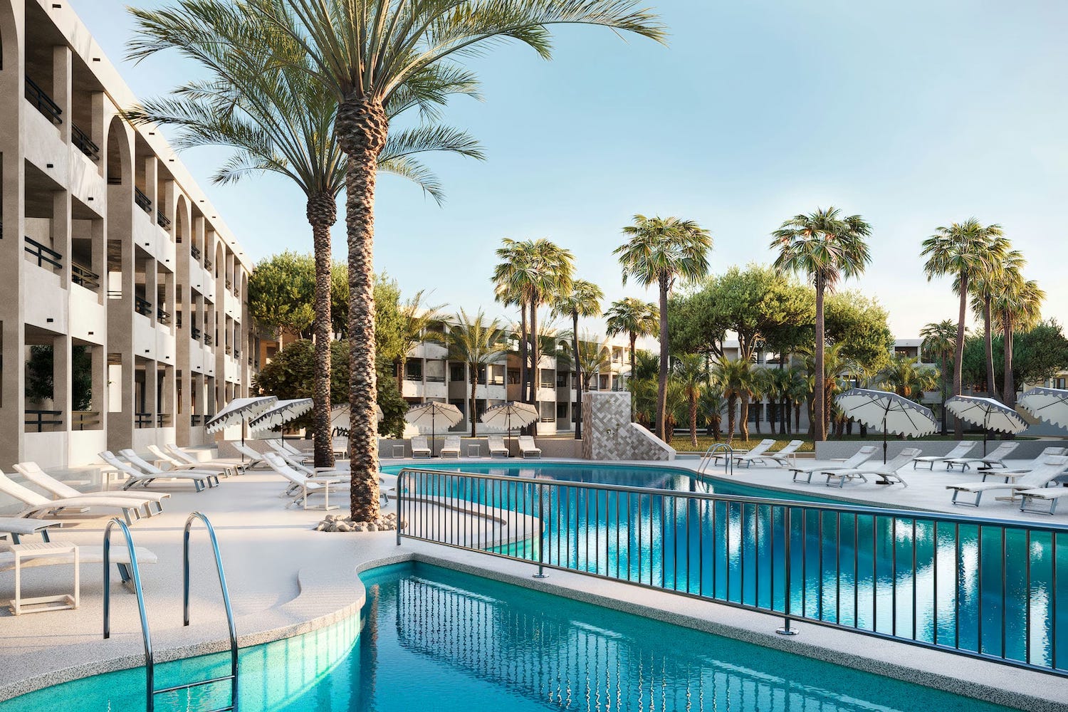 Piscina con solariúm