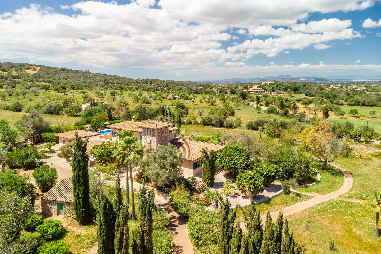 Finca situada en un paisaje pintoresco
