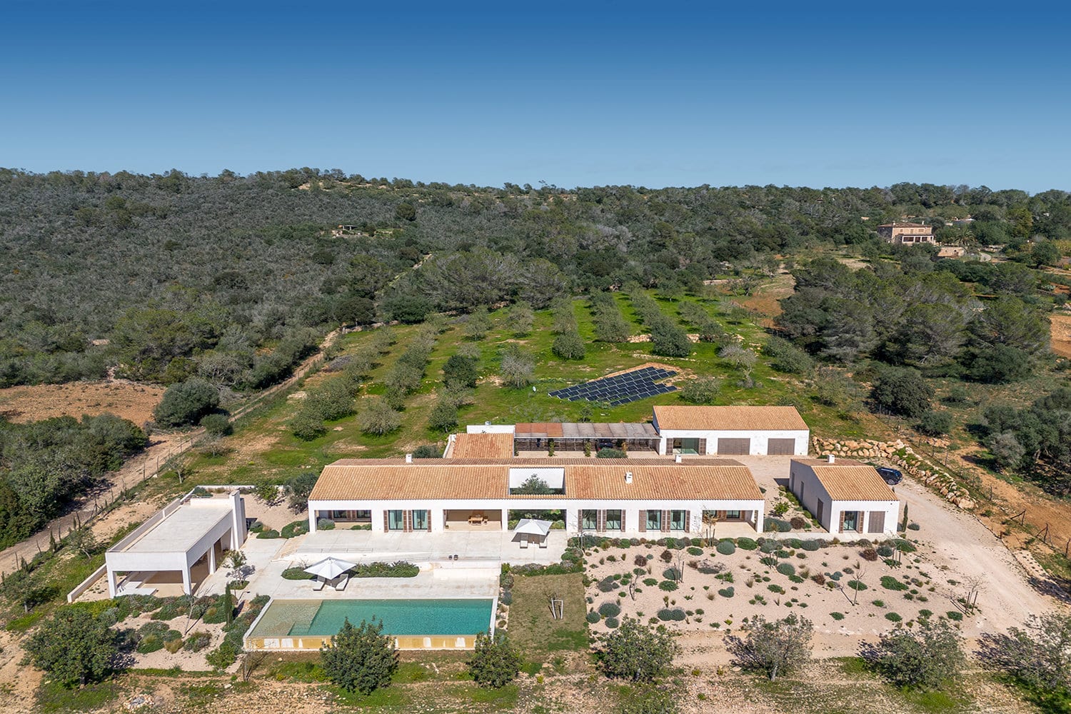 Finca con piscina desde arriba