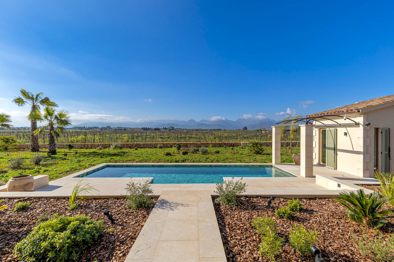 Piscina salada con vistas