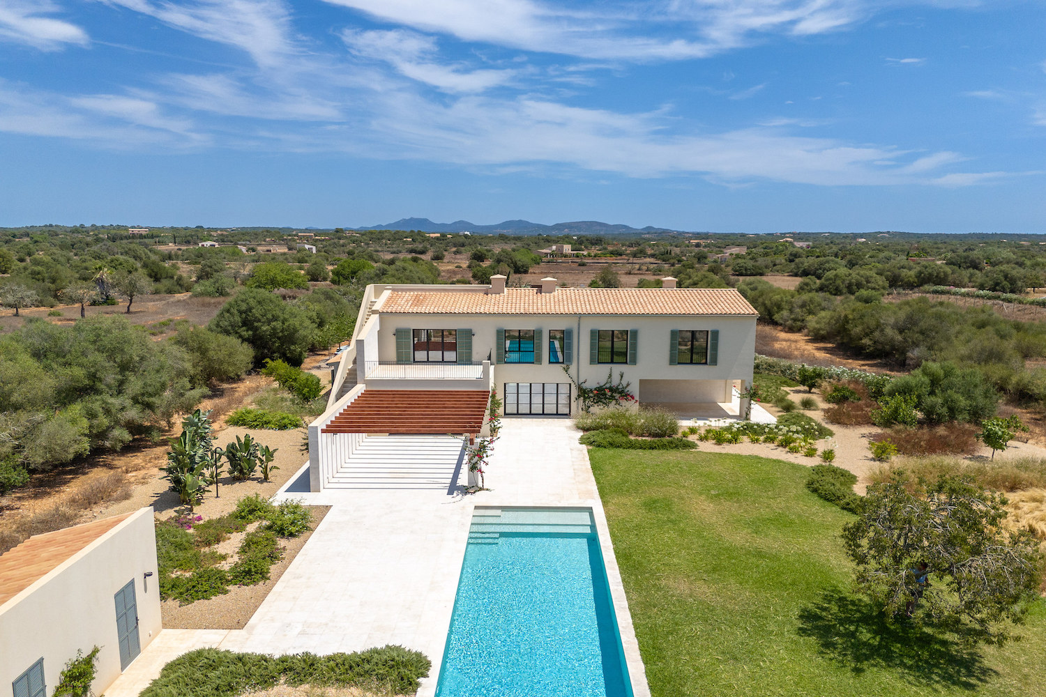 Preciosa finca de nueva construcción con piscina y vistas lejanas hasta Cabrera cerca de Ses Salines