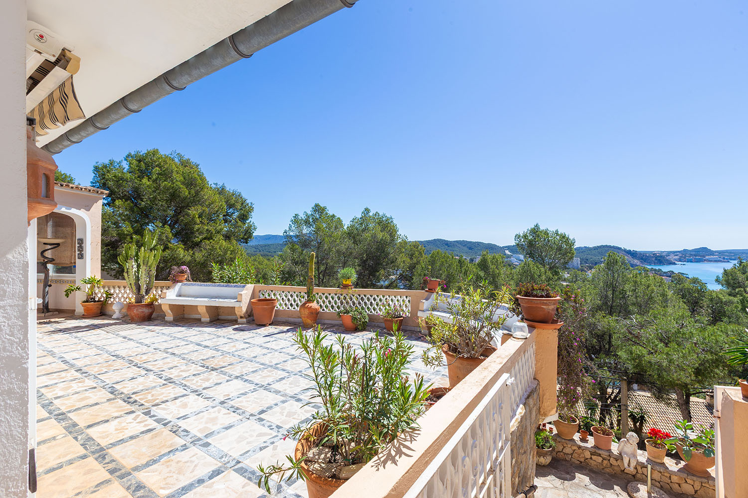 27361-mediterrane-meerblick-villa-paguera-mallorca-q