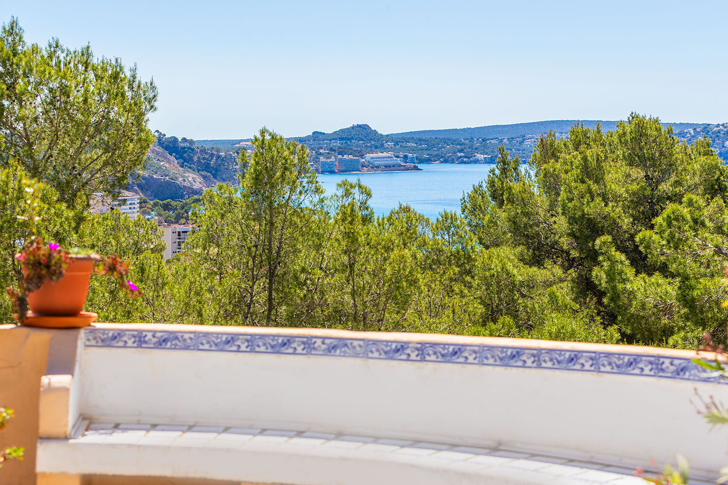 27361-mediterrane-meerblick-villa-paguera-mallorca-a