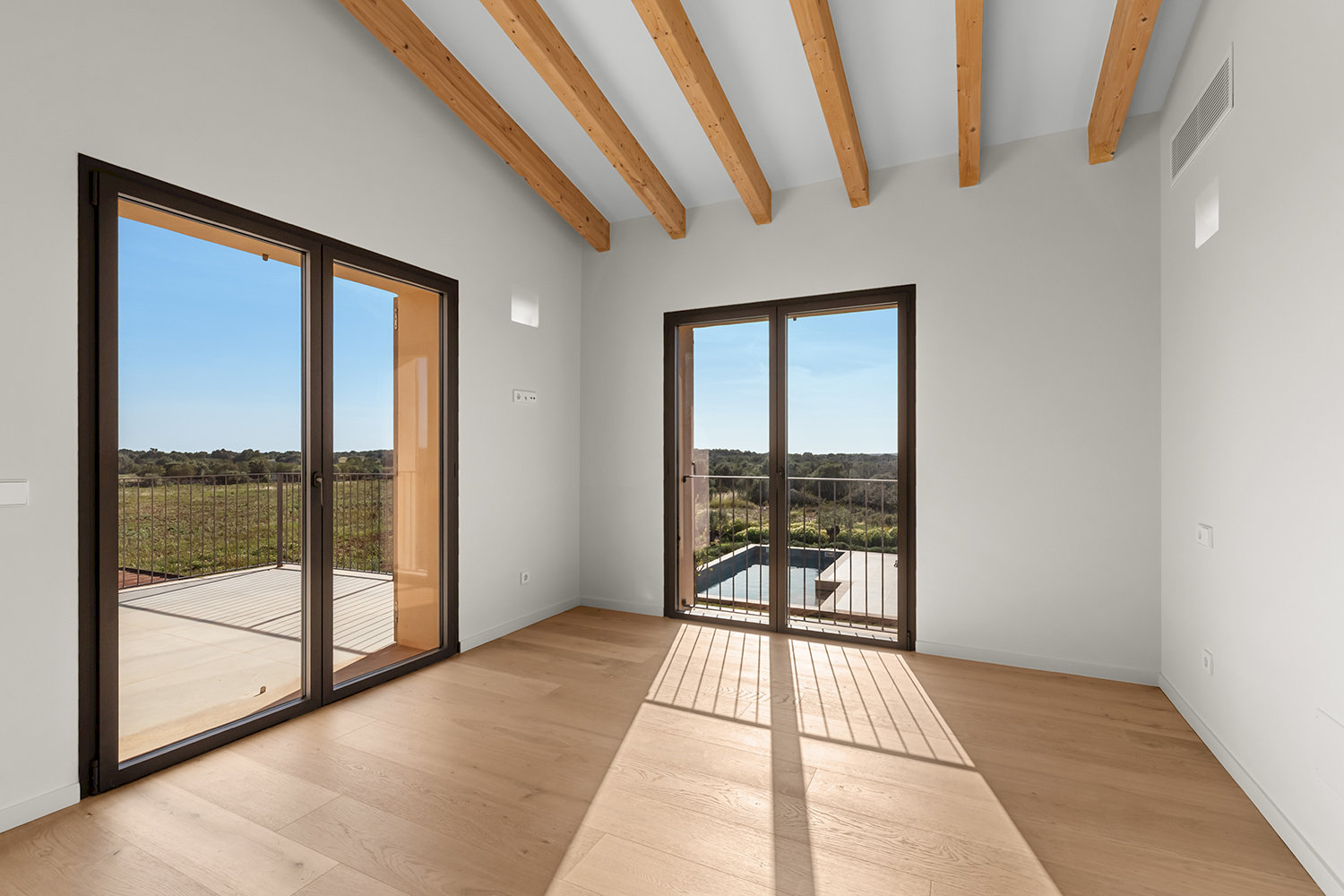 Dormitorio con terraza