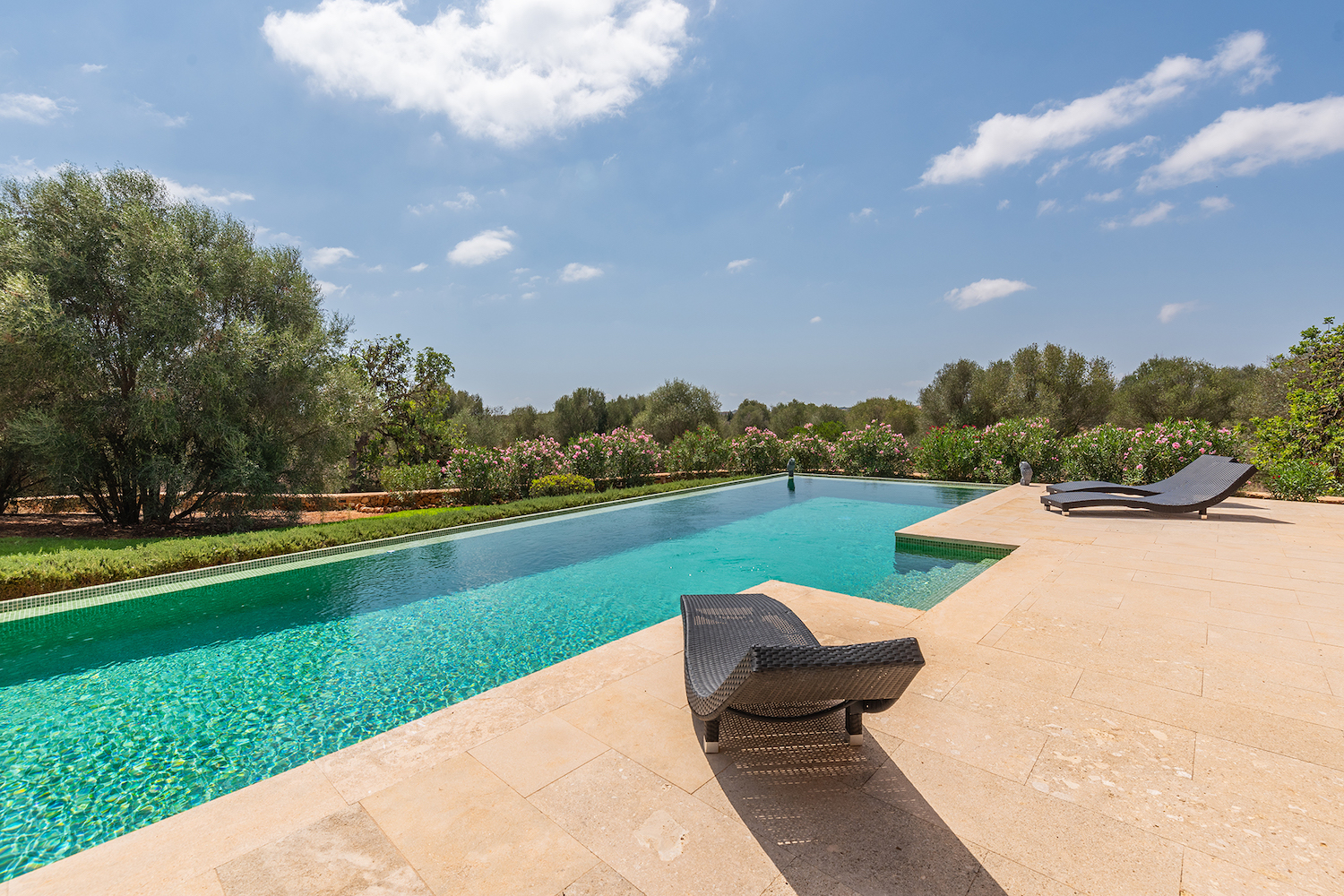Piscina larga