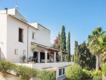 Elegante chalet reformado con casa de invitados y amplio solar