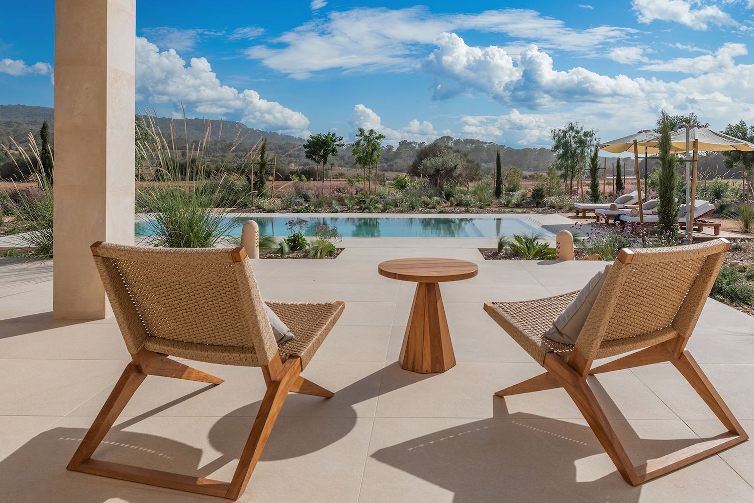 Elegante finca de nueva construcción con equipamiento de alta calidad, jardín de ensueño y fantásticas vistas panorámicas
