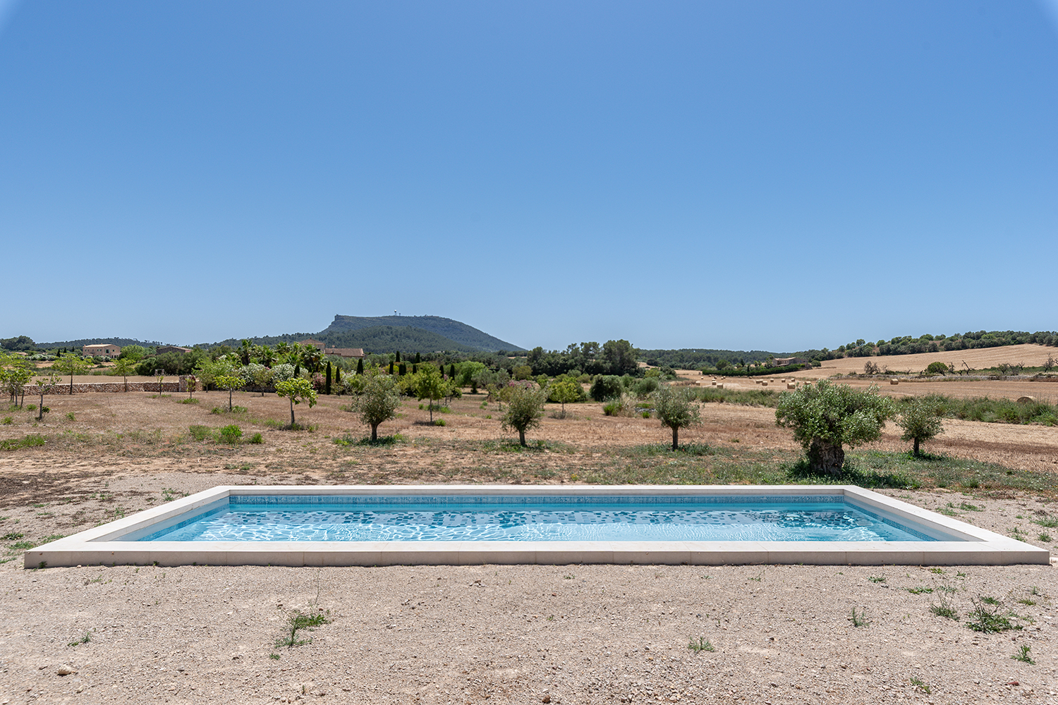 Pool mit Blick auf puig de Randa