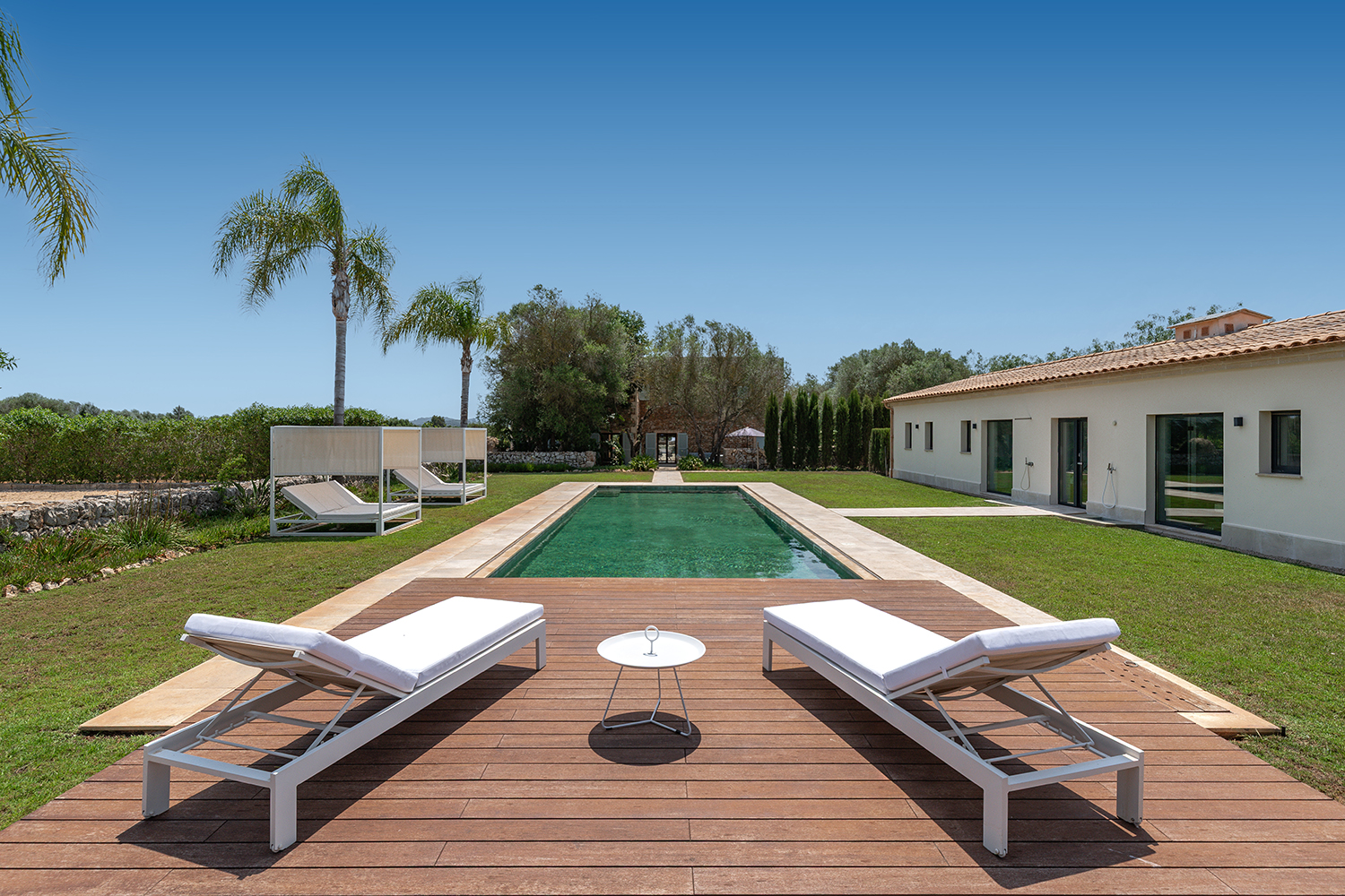Piscina larga y climatizada