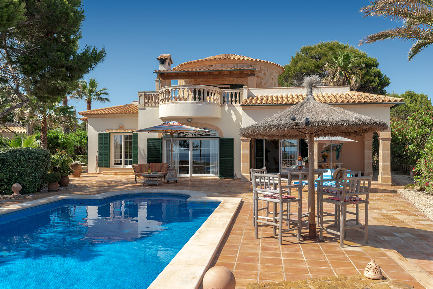 Villa y piscina