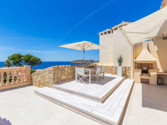 Exclusivo ático dúplex en un complejo en primera línea de mar