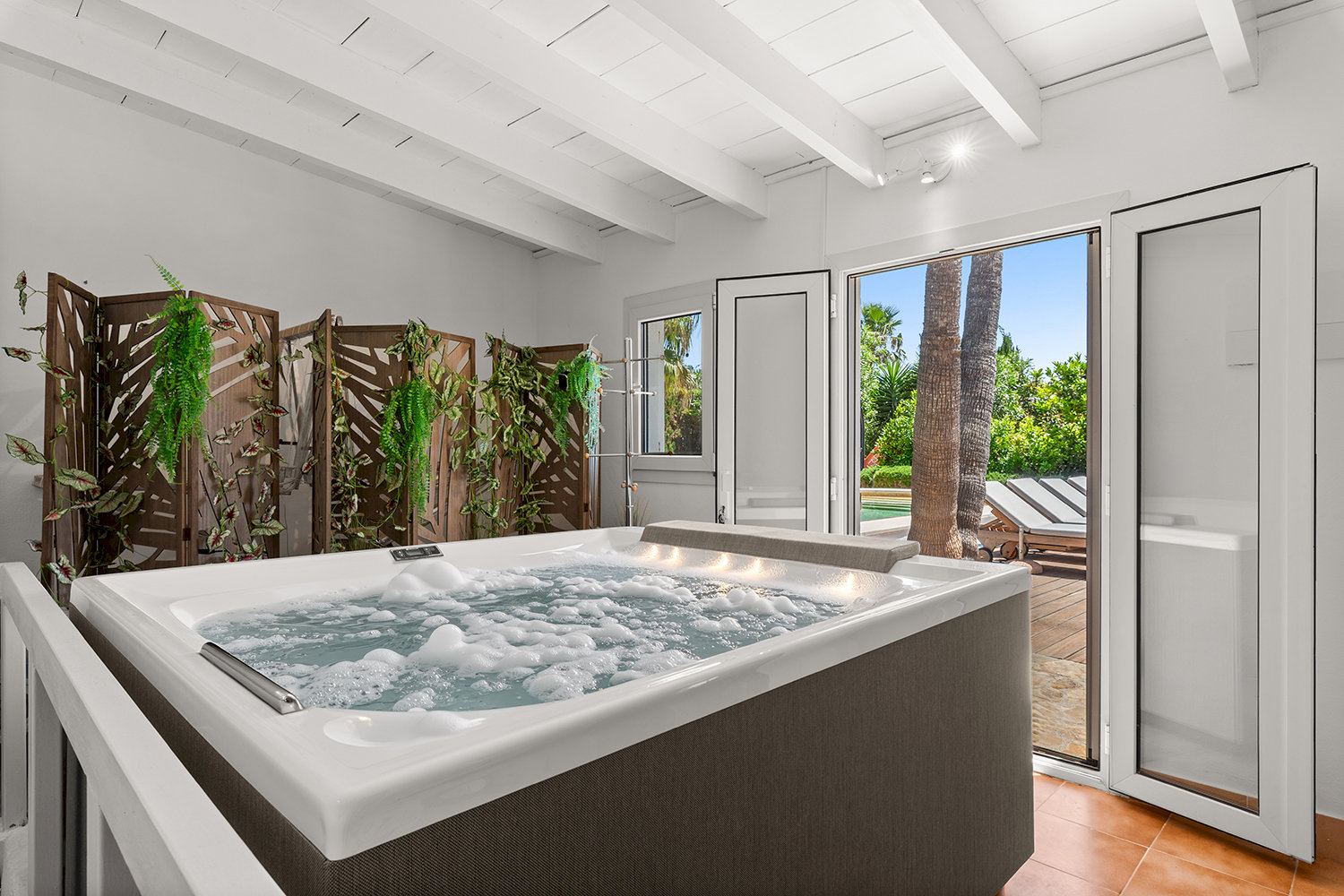 jacuzzi en la casa de la piscina