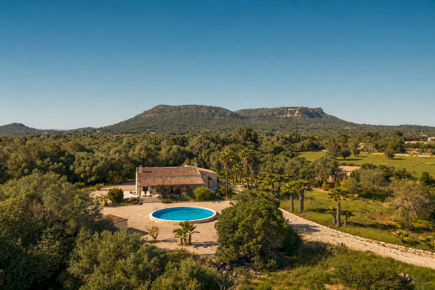 Exclusiva propiedad rural con vistas panorámicas en entorno idílico
