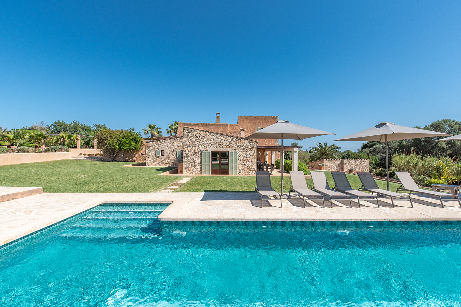 Finca con piscina y privacidad