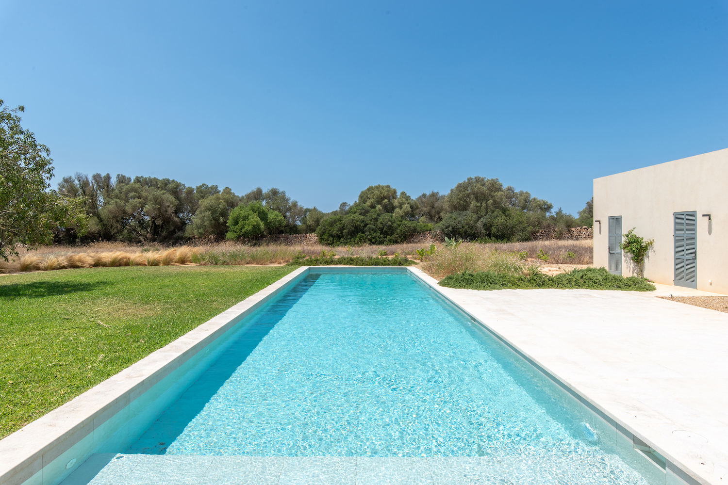 Piscina larga
