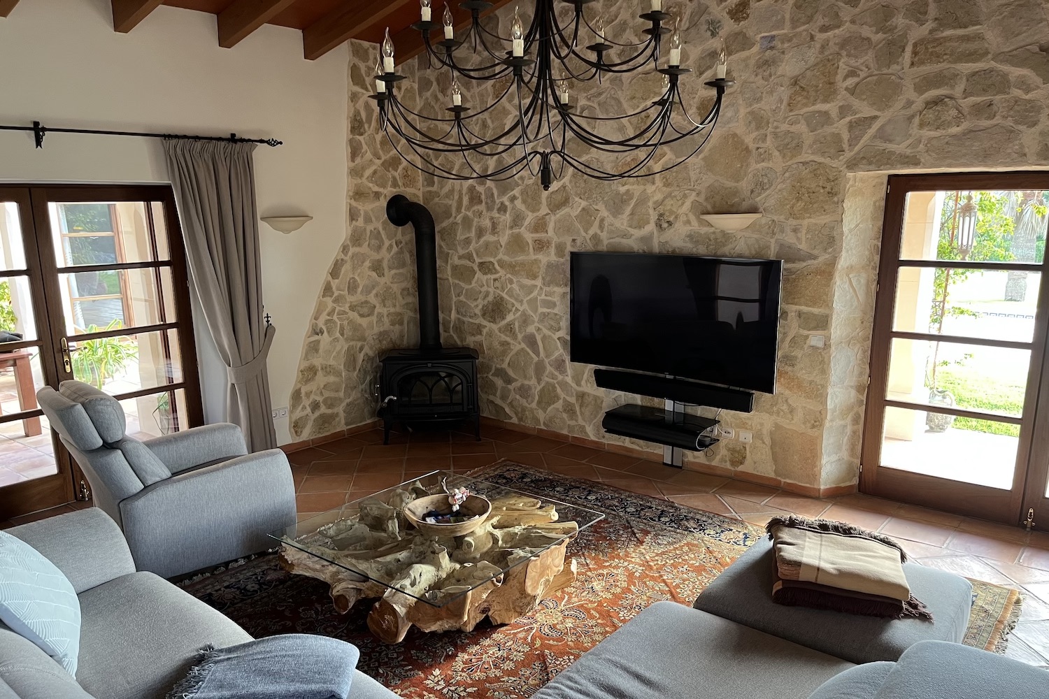 Sala de estar con chimenea