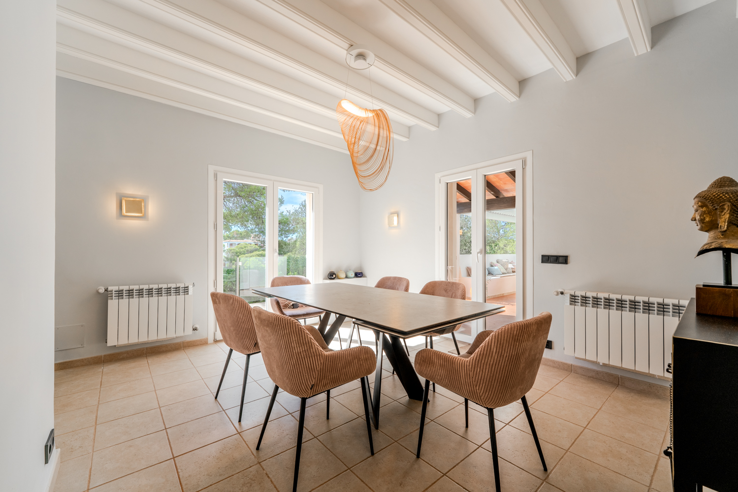 Comedor con accesso a la terraza exterior