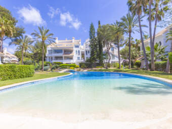 Soleado apartamento con jardín cerca de la playa y del puerto